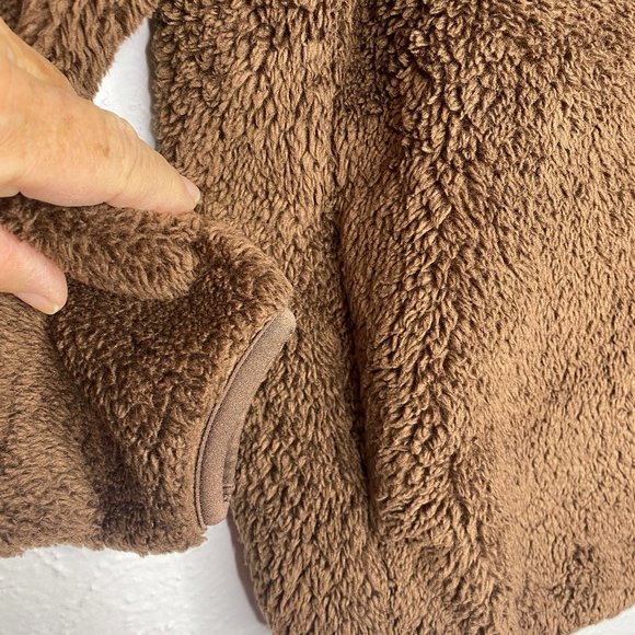 Uniqlo, women's chocolate brown size small fleece jacket w/ front zipper EUC - Picture 4 of 5